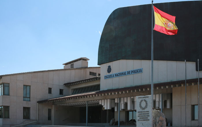 Fotografia de la façana de l'Escola Nacional de Policia.