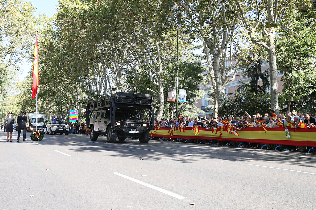 Desfile de vehículos de la Policía Nacional, al paso un vehículo perteneciente a la unidad de Grupo Especial de Operaciones GEO,