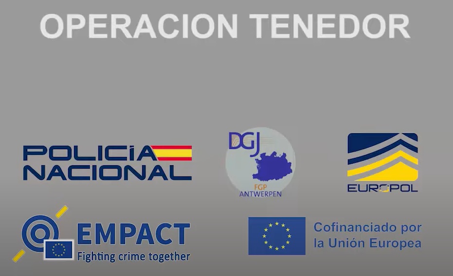 Cartel informativo de la operación tenedor.