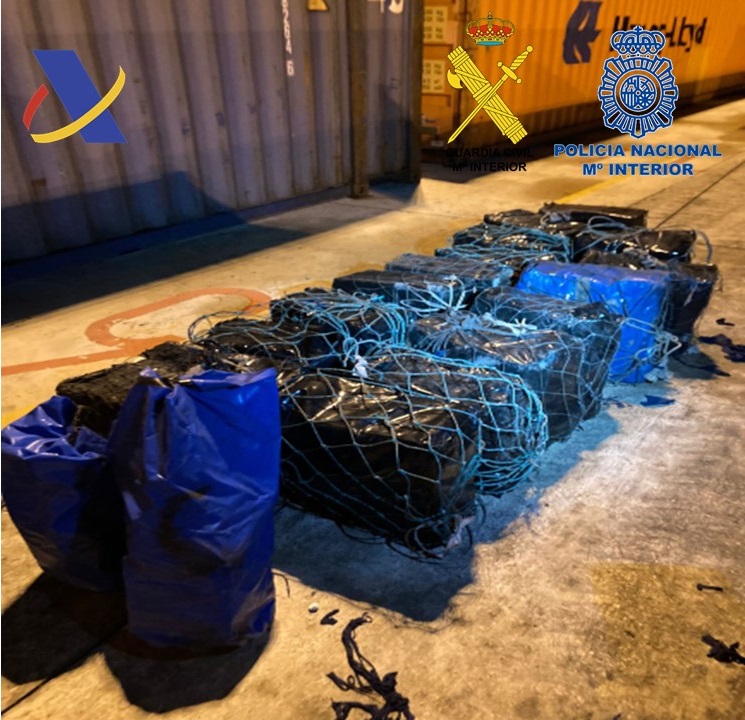 Fardos de la droga intervenida