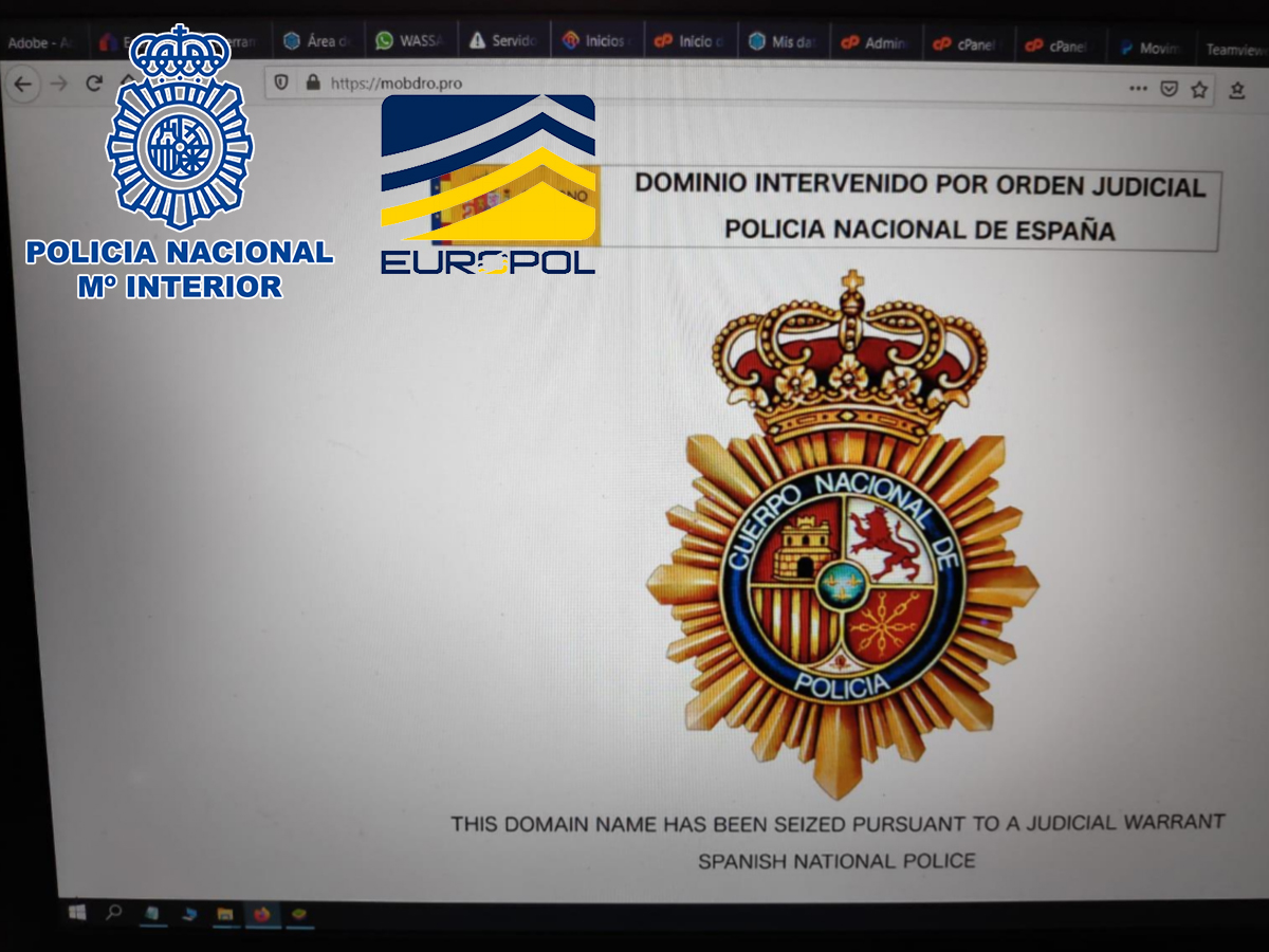 Escudos de Europol y de Policía Nacional