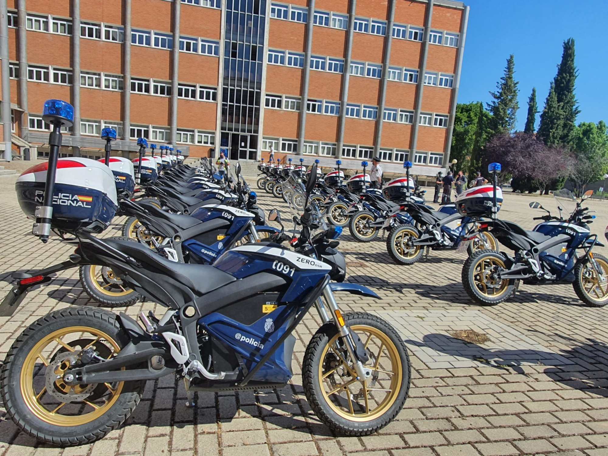Motocicletas eléctricas incorporadas á frota da Policía Nacional