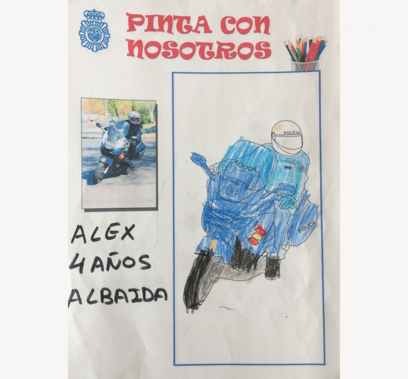 Dibujo coloreado de policía un nacional montado en una motocicleta