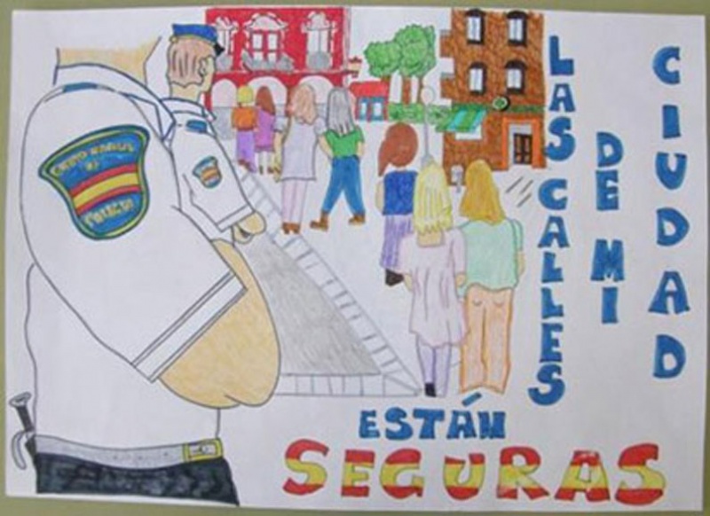 Dibujo en el que se puede ver como una pareja de agentes de Policía Nacional vigilan la entrada a un centro escolar.