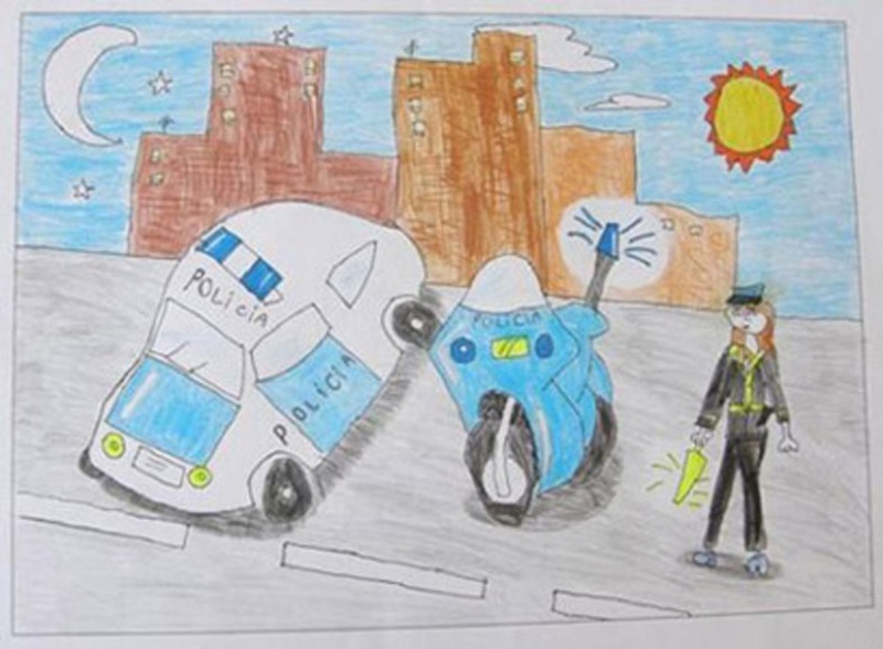 Dibujo en el que se puede ver a una mujer policía junto con un coche radio patrulla y una motocicleta de la policía.