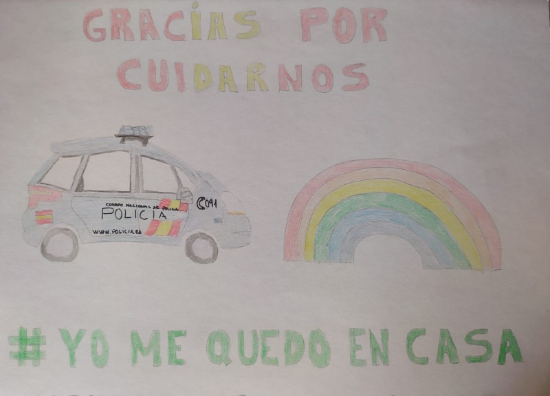 Dibujo de un coche de la Policía Nacional con un arcoíris y las frases gracias por cuidarnos y yo me quedo en casa